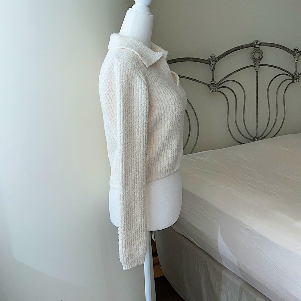 Thick Ribbed Cropped Sweater - Picture 2 of 15